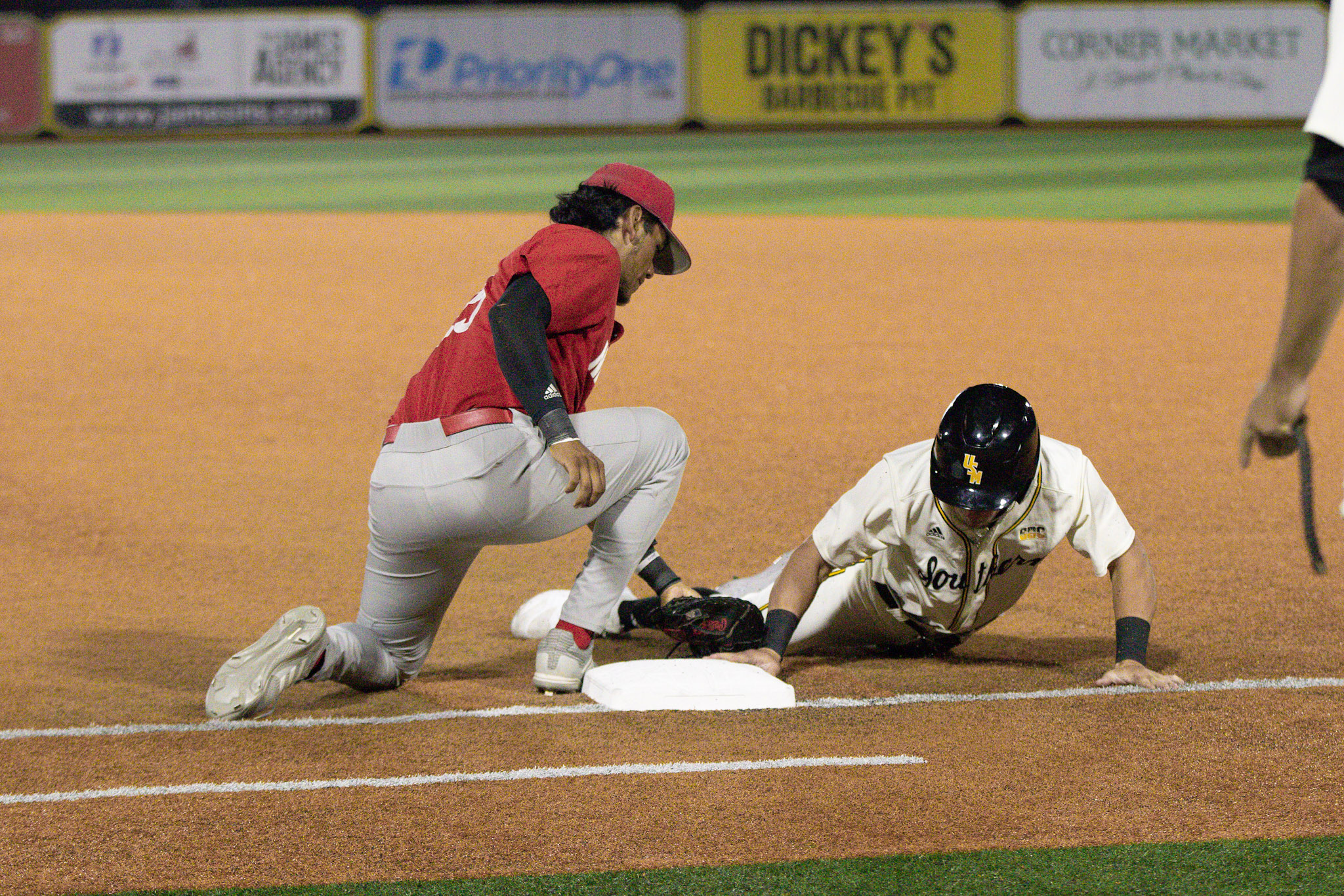 Baseball slide play